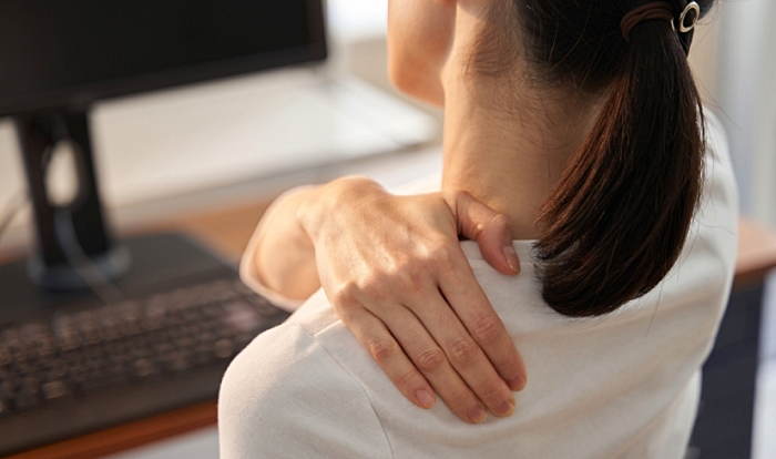 목디스크초기증상 : 어깨 결림은 단순 피로가 아닐 수도 있어요, 치료방법